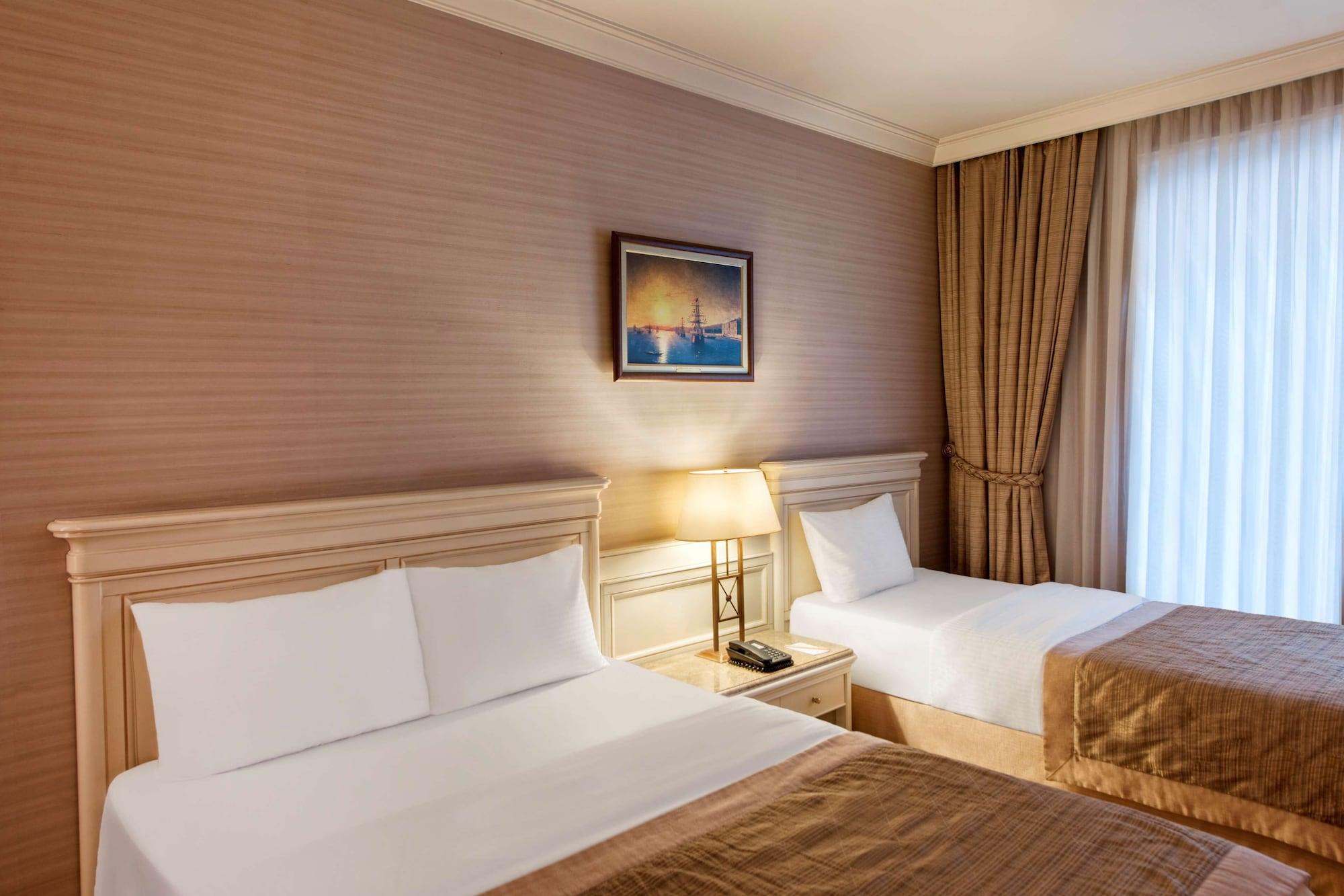 Elite World Comfy Taksim Otel 4*